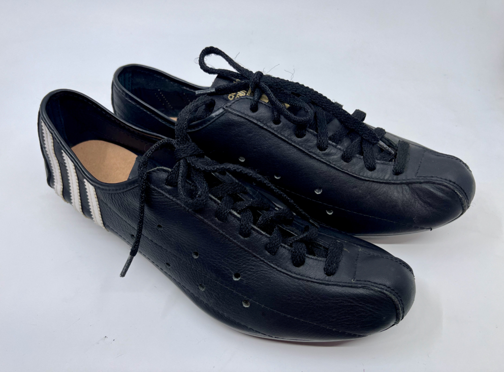 Chaussures Cycliste Vintage N.O.S EUROPASPORTS - Cuir Noir - T44 - Fabriquées En France - Années 1960